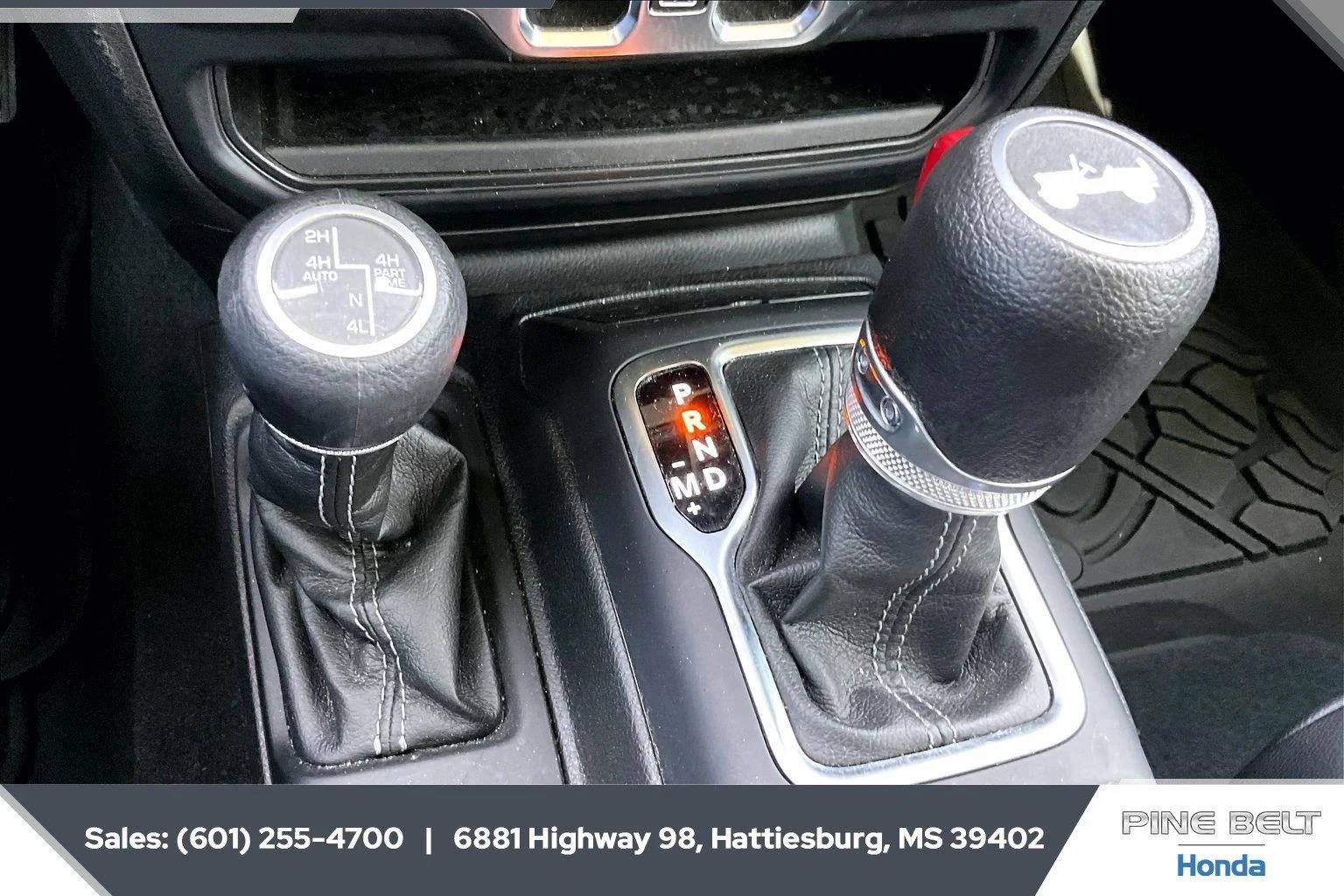 Used 2024 High Velocity Clearcoat Jeep Sahara image 23
