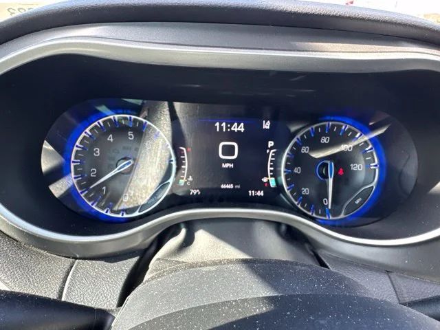 Used 2025 White Chrysler Select image 14