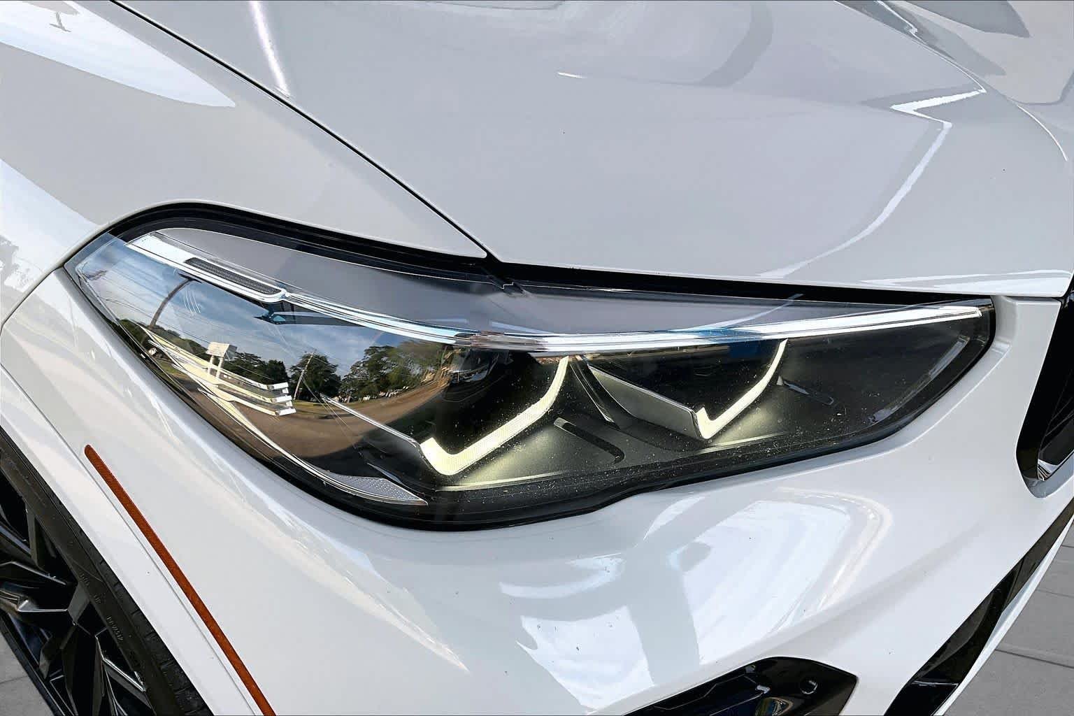 Used 2022 Alpine White BMW sDrive40i image 28