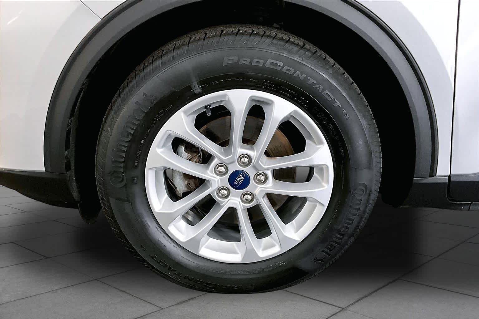 Used 2020 Ingot Silver Metallic Ford SE image 11