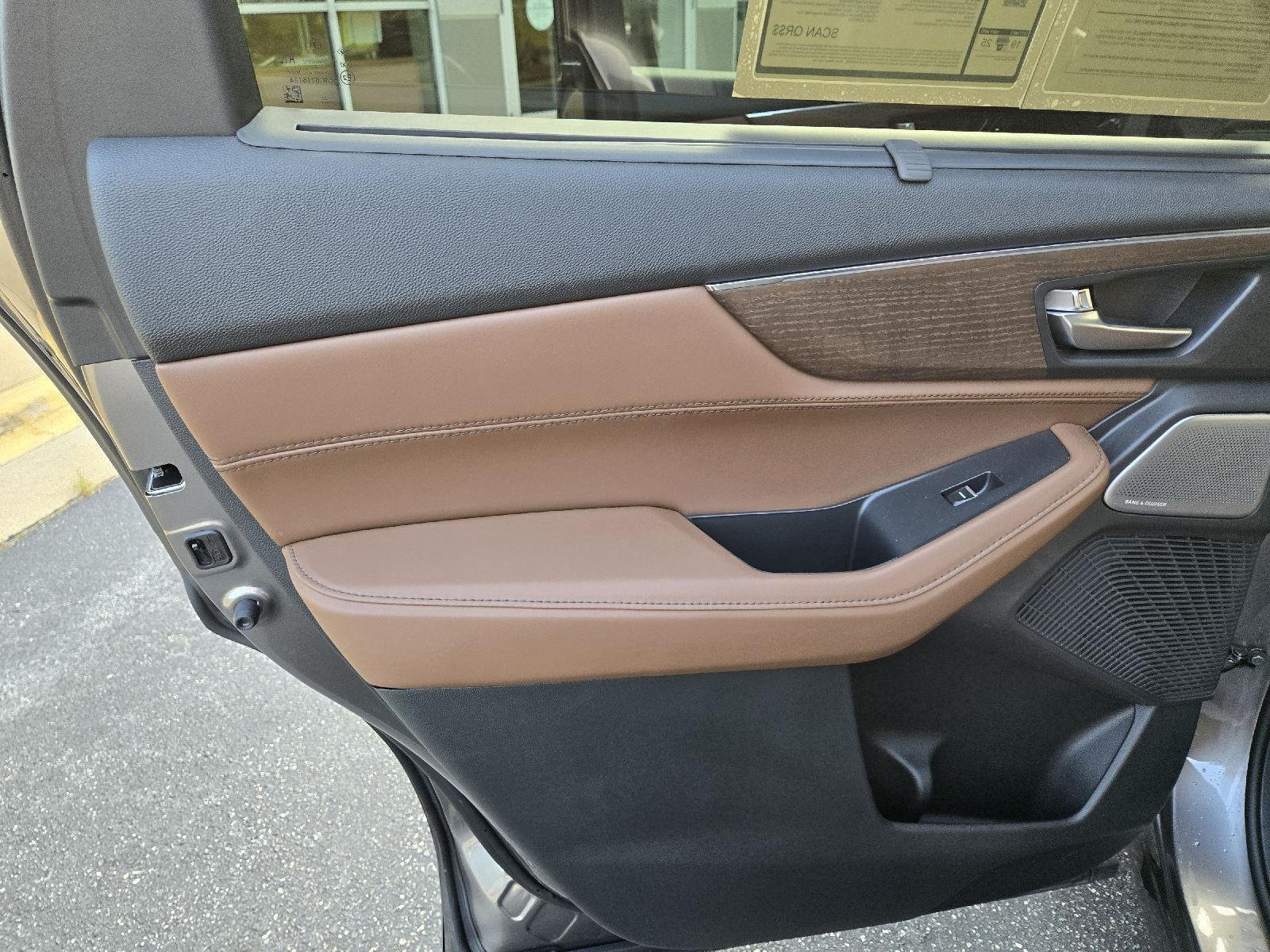 Used 2026 Liquid Carbon Metallic Acura SH-AWD w/Advance image 11