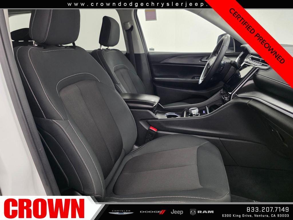 Used 2024 White Jeep Laredo image 10