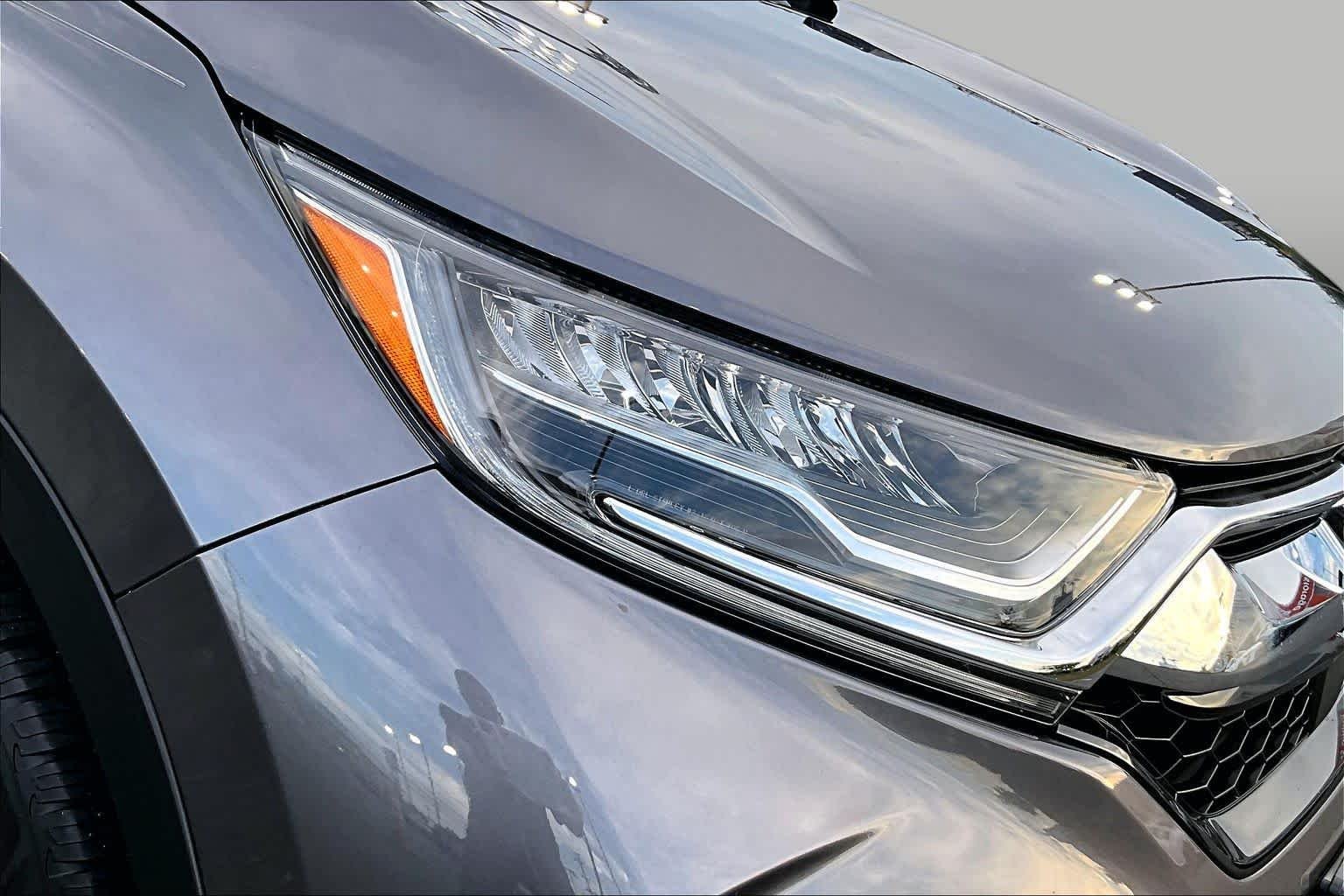 Used 2017 Modern Steel Metallic Honda Touring image 28