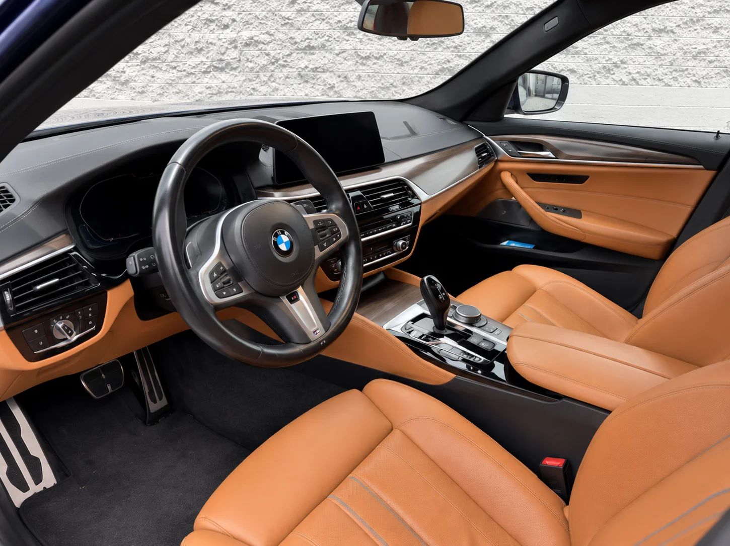 Used 2019 Blue Metallic BMW M550i xDrive image 2