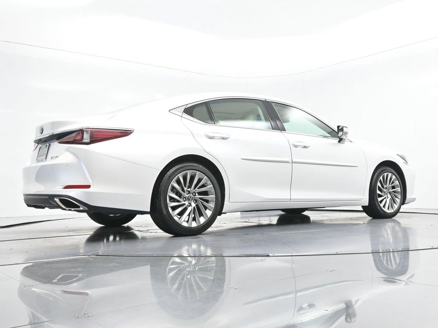 Used 2022 Eminent White Pearl Lexus ES 350 Ultra Luxury image 52