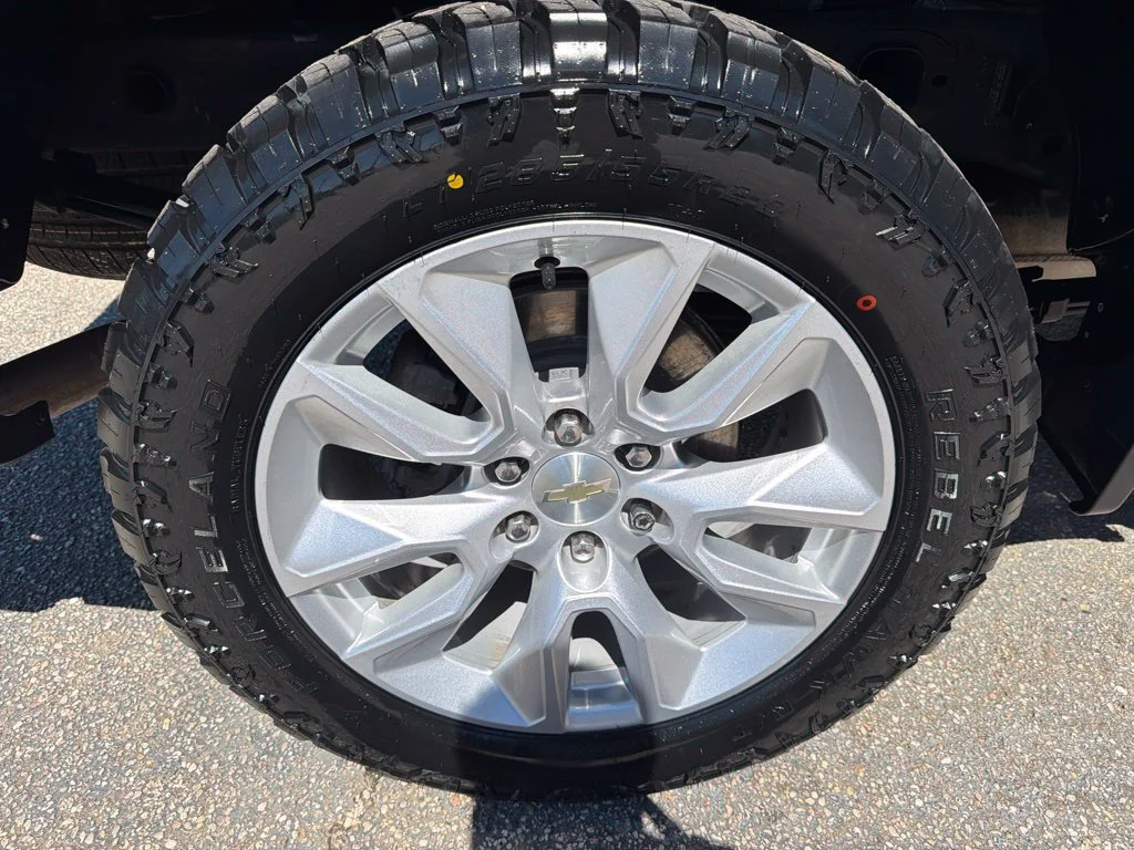 Used 2022 BLACK Chevrolet Custom image 9