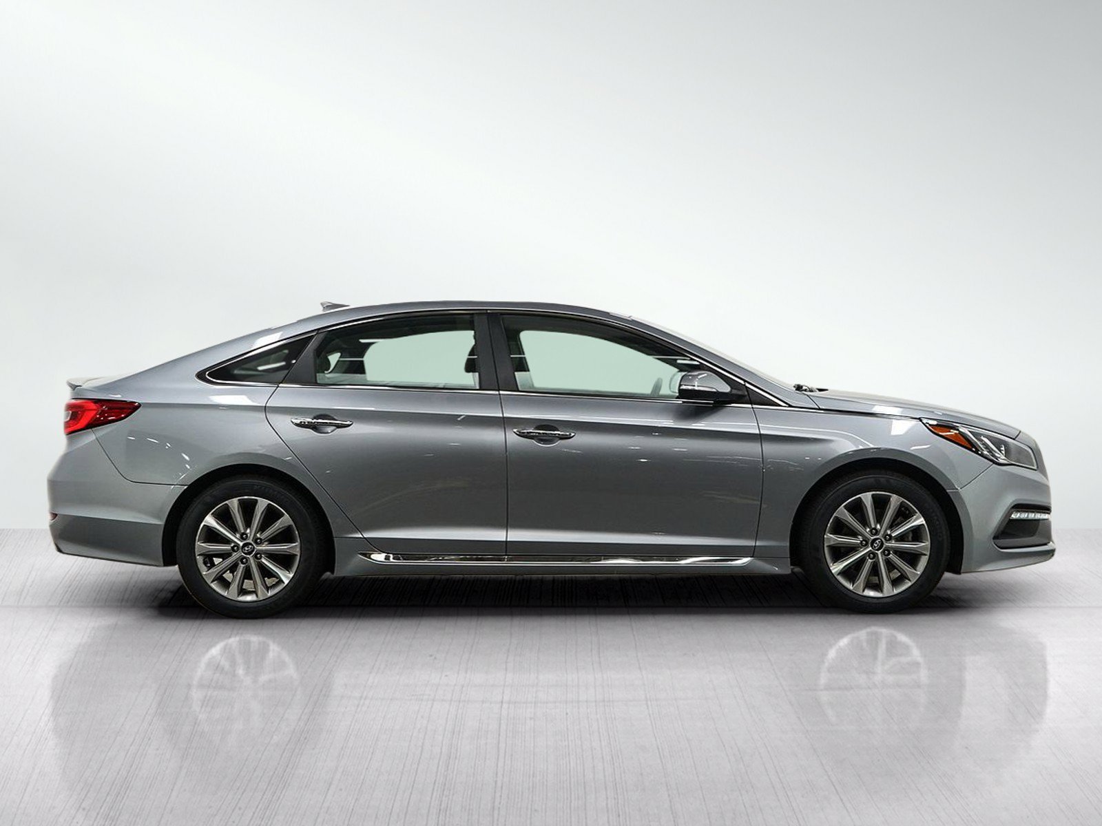 Used 2016 Shale Gray Metallic Hyundai 4dr Sdn 2.4L Limited image 7