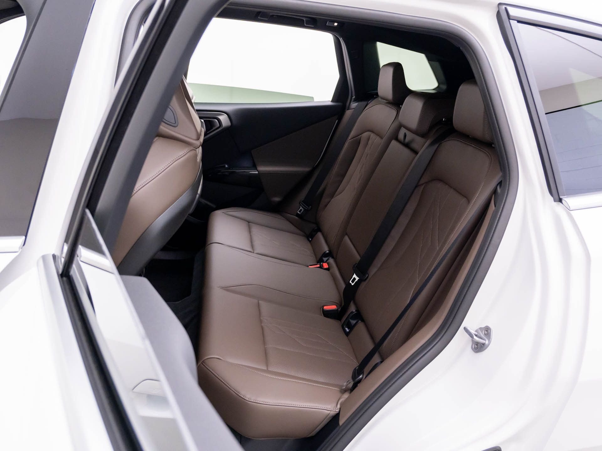 New 2026 Mineral White Metallic BMW 30 xDrive image 17