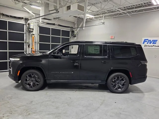New 2026 High Gloss Black Exterior Paint Jeep Limited Altitude image 4