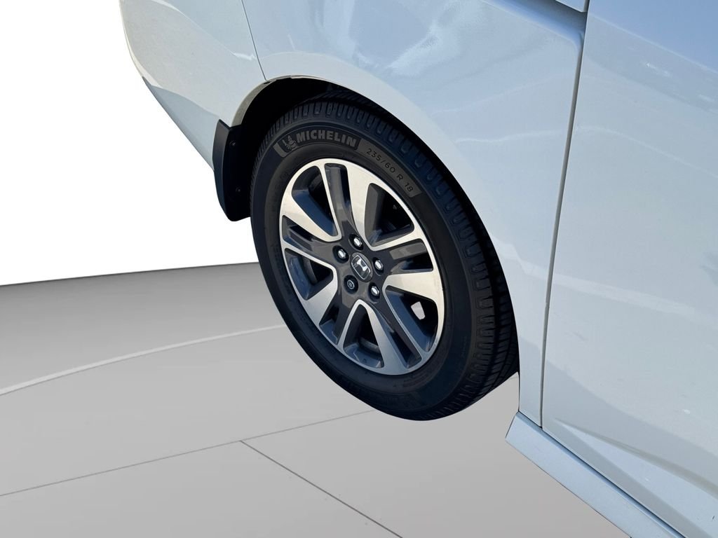 Used 2014 White Diamond Pearl Honda Touring image 11