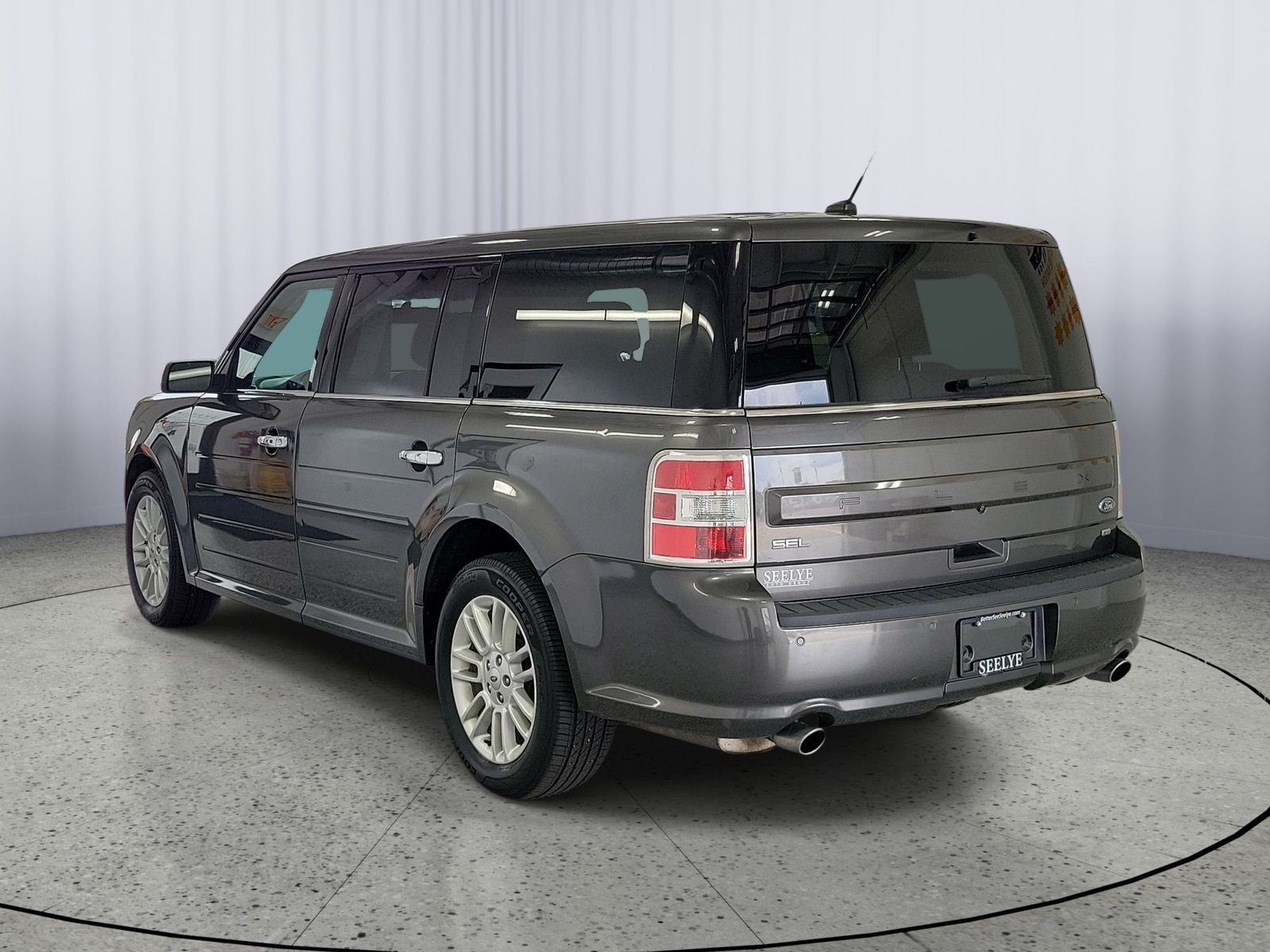 Used 2018 Gray Ford SEL image 3