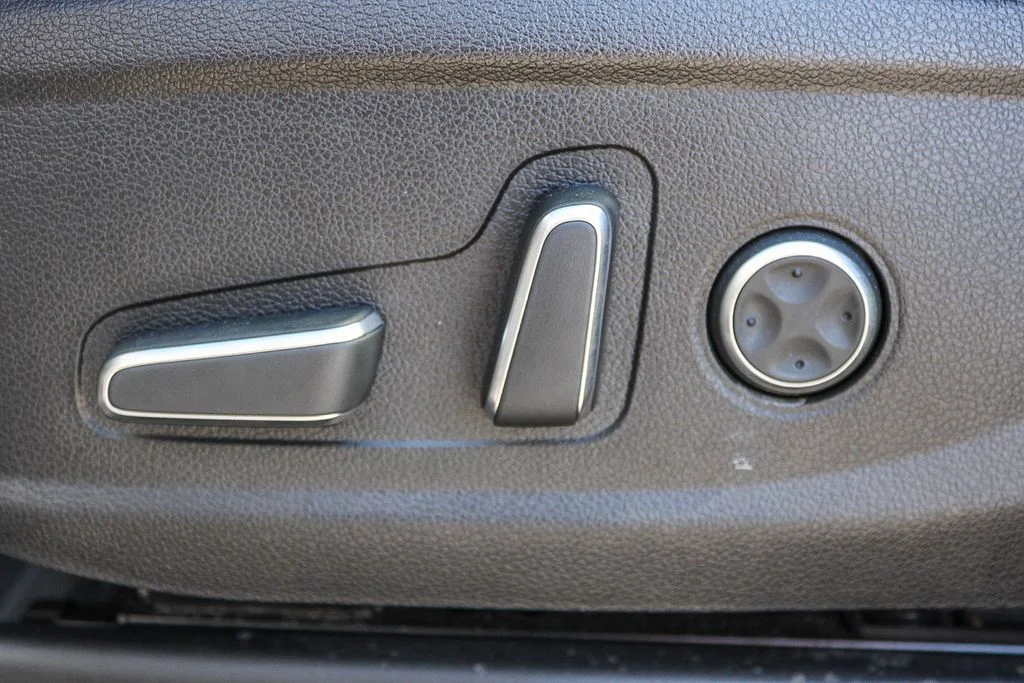 Used 2024 Black Hyundai SEL image 25