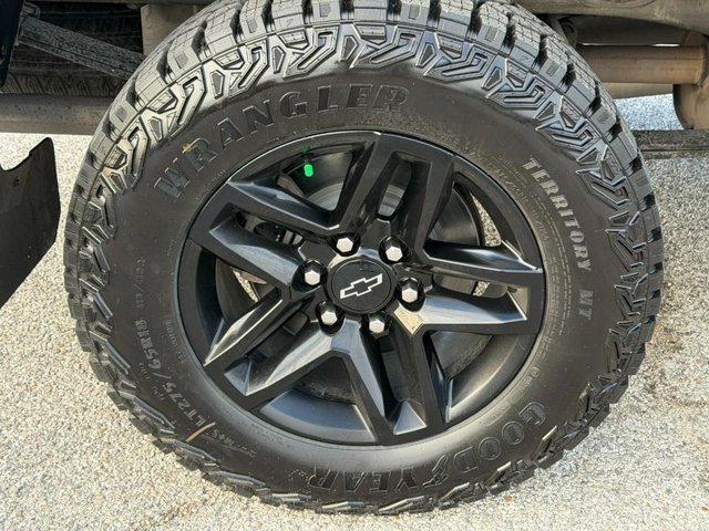Used 2021 BLACK Chevrolet LT Trail Boss image 7