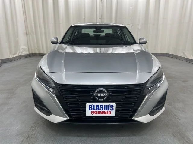 Used 2023 Silver Nissan 2.5 SV image 8