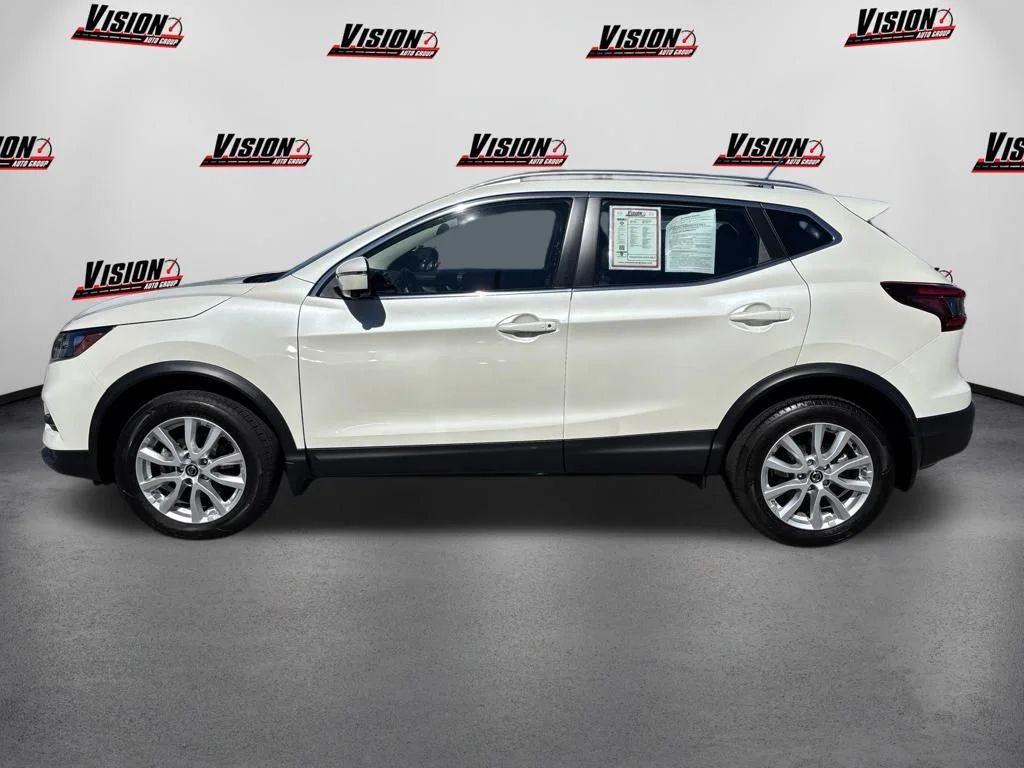 Used 2022 White Nissan SV image 9