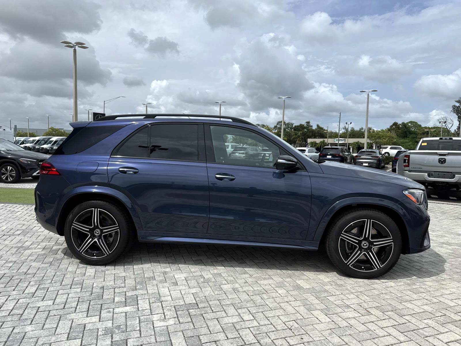New 2026 Twilight Blue Metallic Mercedes-Benz 450 4MATIC® SUV image 6