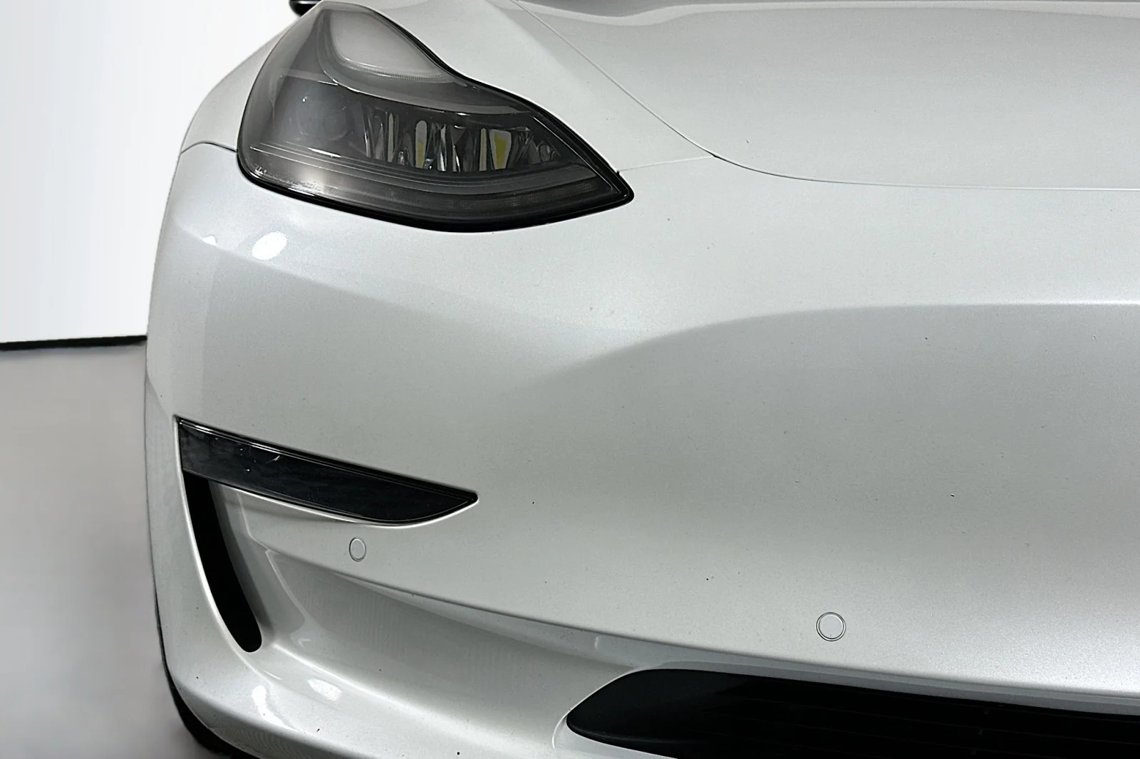 Used 2022 Pearl White Multi-Coat Tesla Long Range image 16