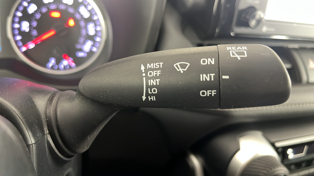 2022 Toyota RAV4 LE - Photo 24