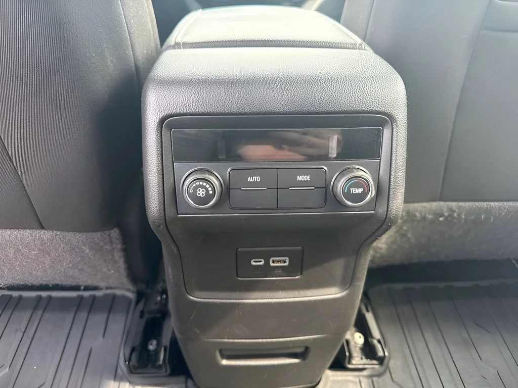 Used 2020 SUMMIT WHITE GMC SLE image 11
