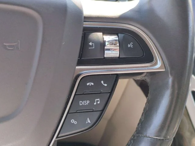 Used 2020 White Lincoln Reserve image 18