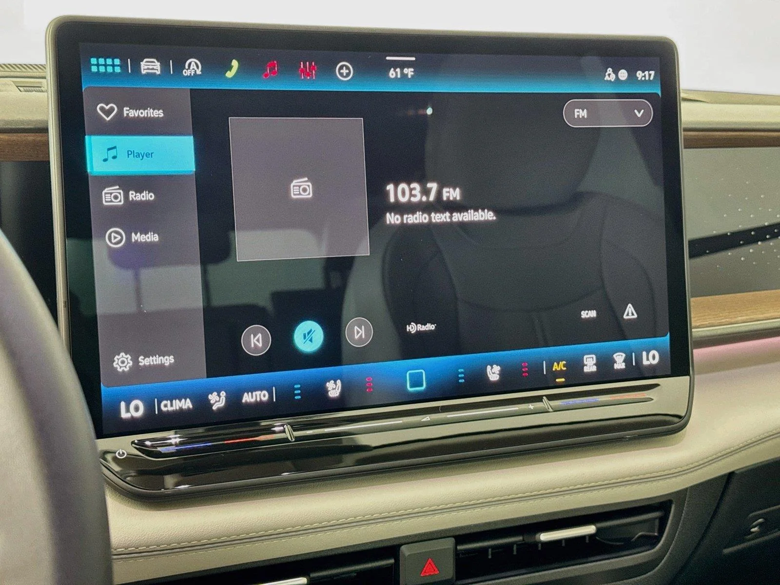 New 2027 Pure Gray Volkswagen SE w/Technology image 14