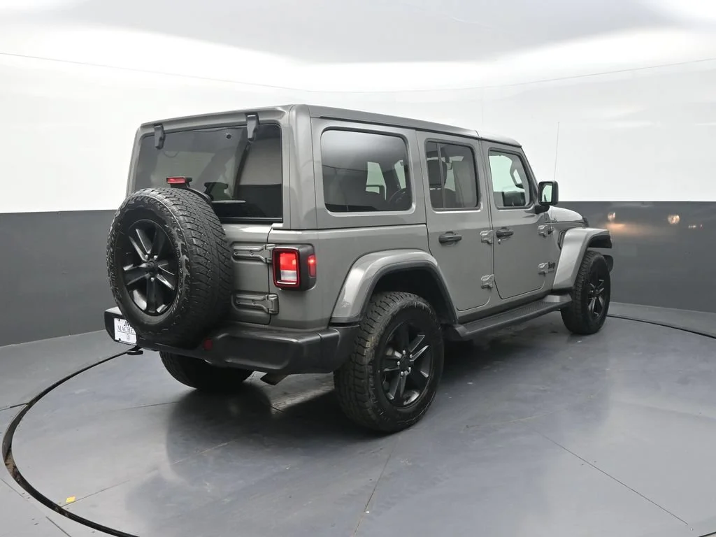 Used 2021 Gray Jeep Unlimited Sahara Altitude image 11