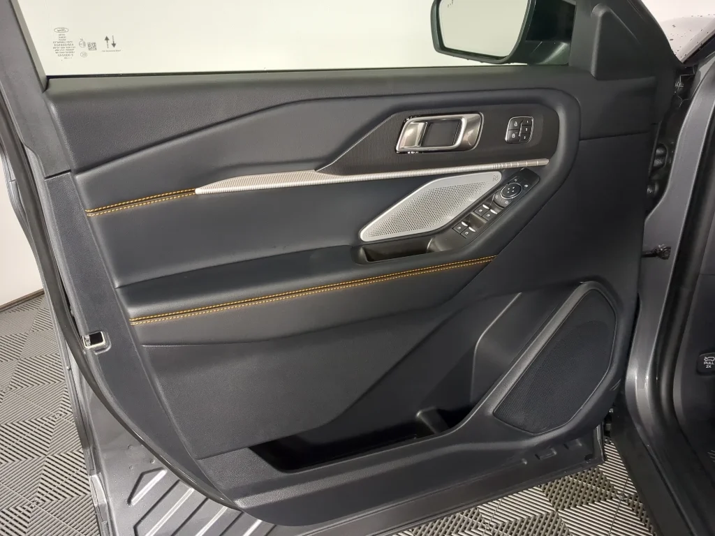 New 2026 CARBONIZED GRAY METALLIC Ford Tremor image 11