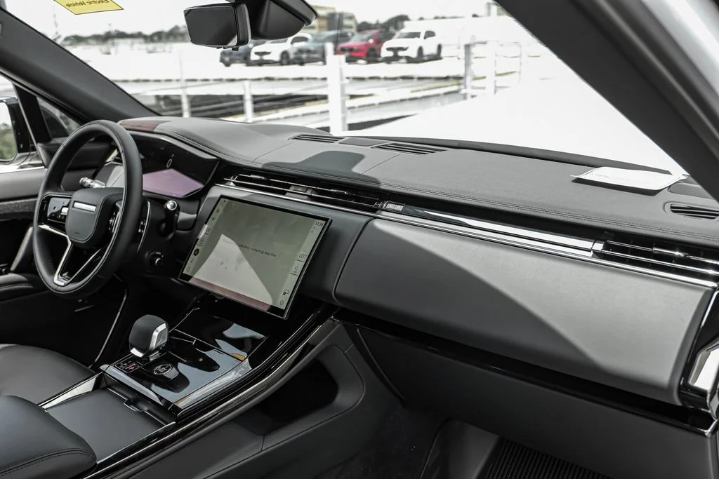 New 2026 Fuji White Land Rover Dynamic SE image 11