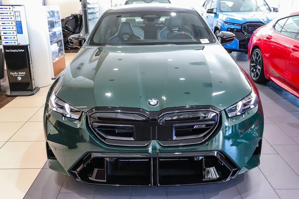New 2027 Goodwood Green Pearl BMW Base image 2