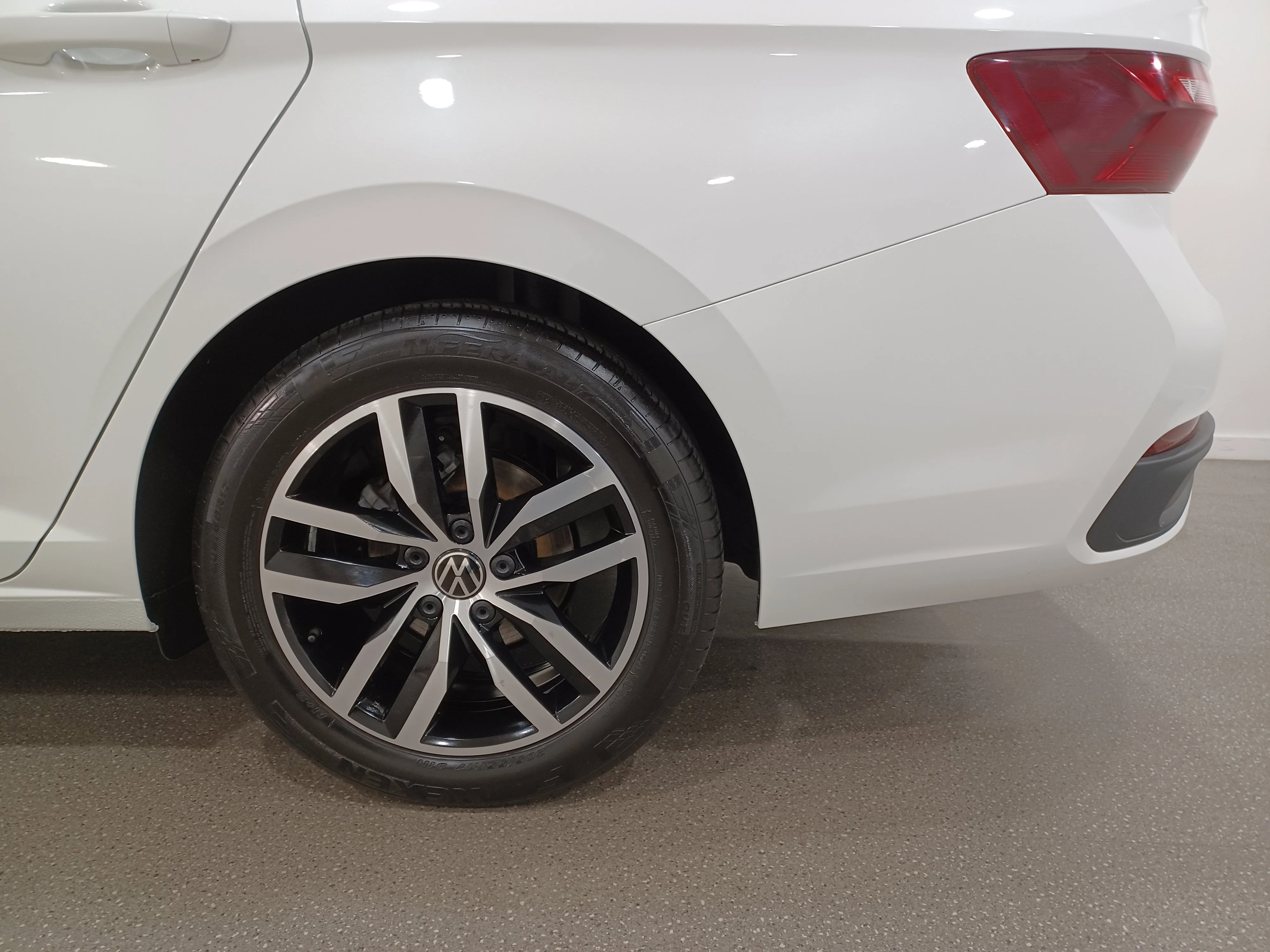 Certified Used 2025 Oryx White Pearl Volkswagen Comfortline*Adapt Cruise | Remote Start | Htd Seats & Wheel | Blind Spot Detect | Lane Keep Assist image 18