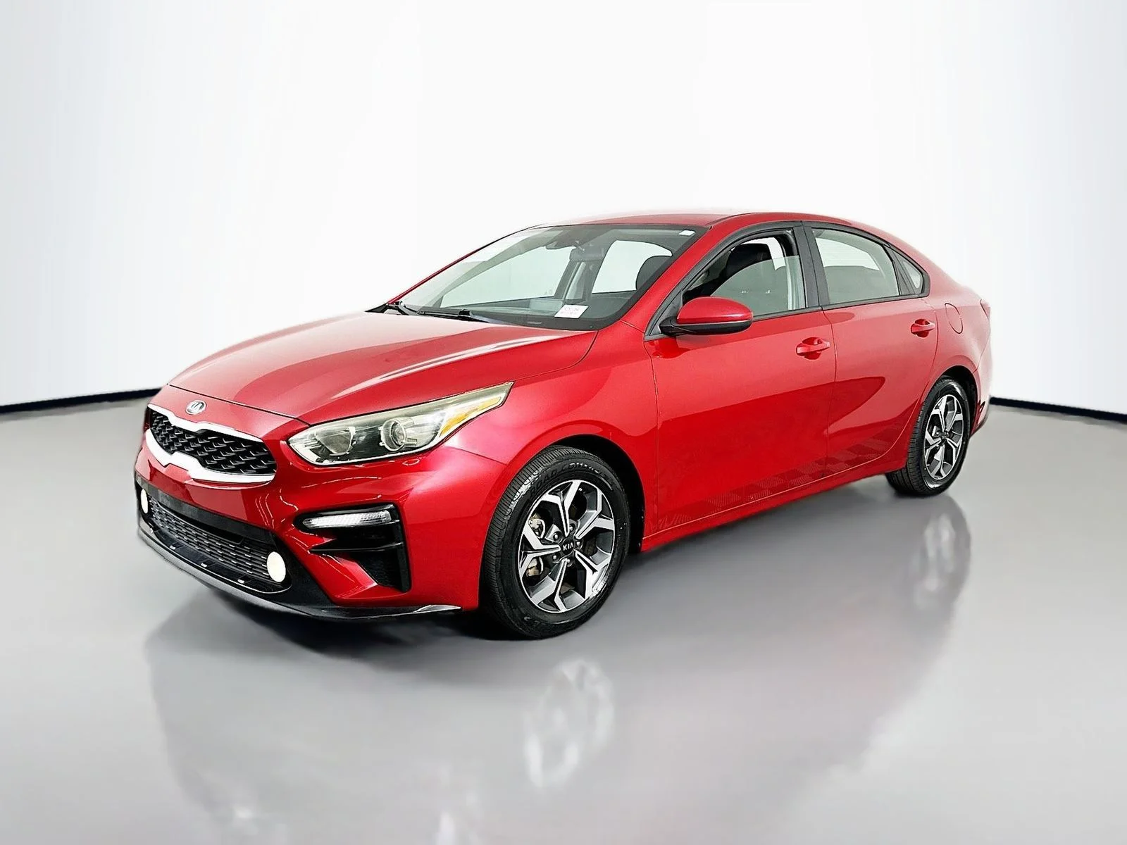 Used 2021 Currant Red Kia LXS image 3