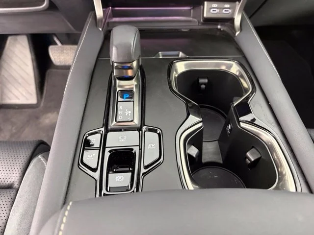 Used 2025 White Lexus 350h Luxury image 32