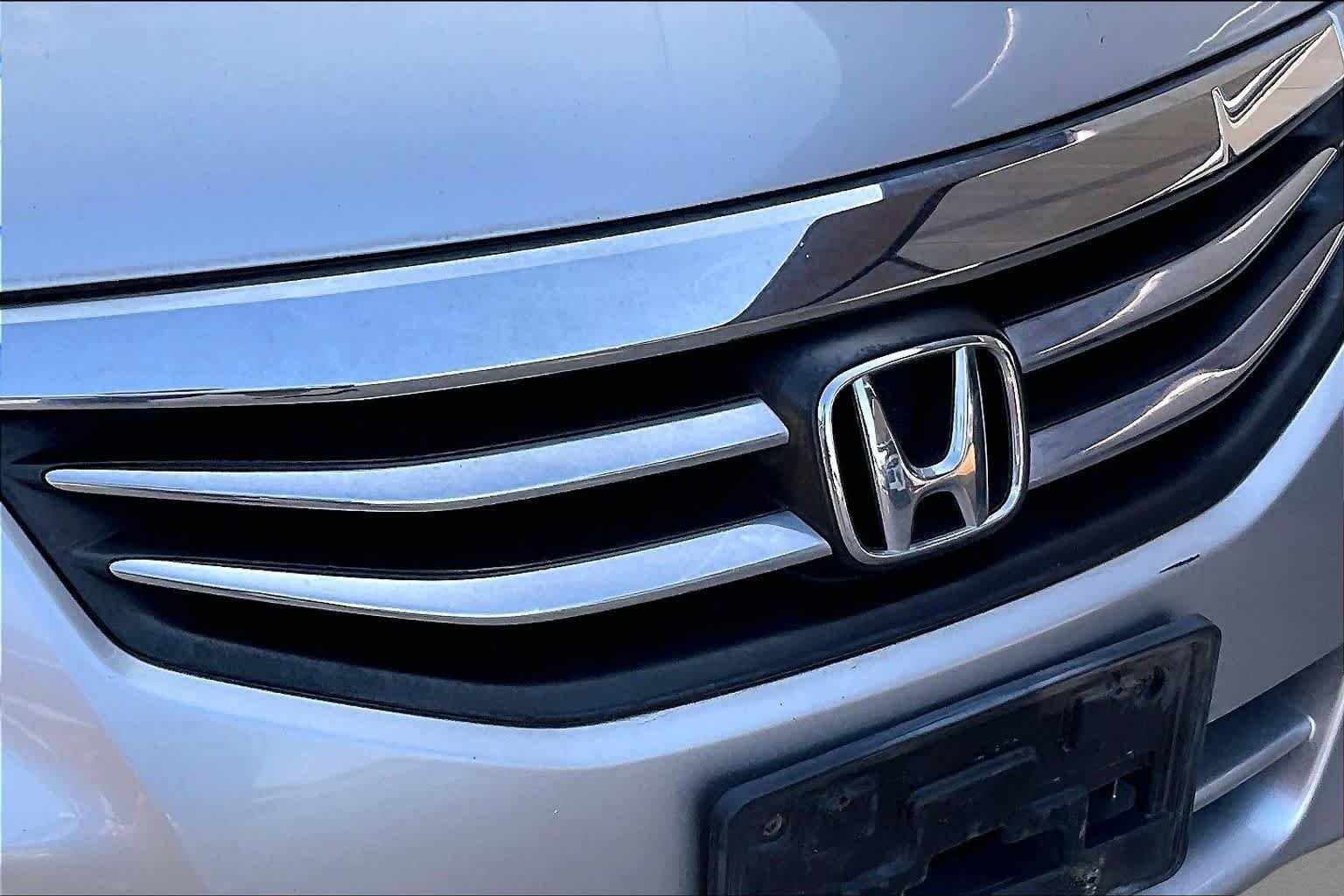 Used 2012 Polished Metal Metallic Honda SE image 26