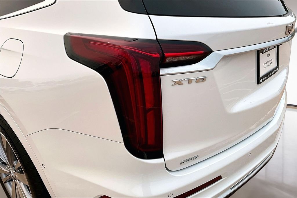 Used 2025 White Cadillac Premium Luxury image 31