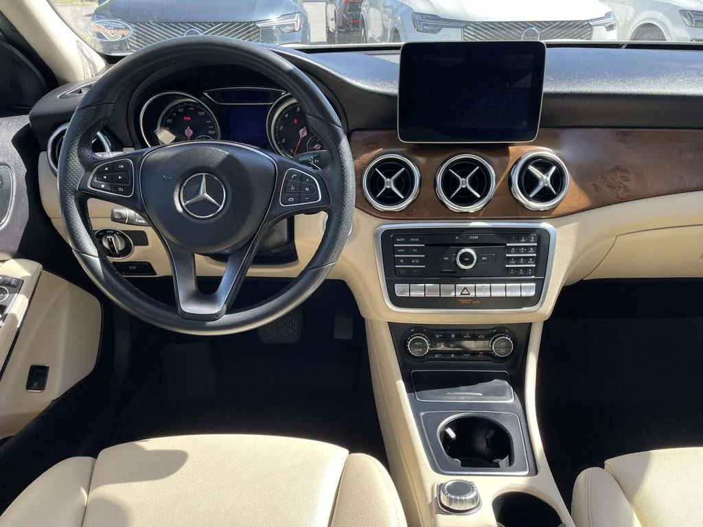 Used 2018 Cirrus White Mercedes-Benz 250 4MATIC® image 4