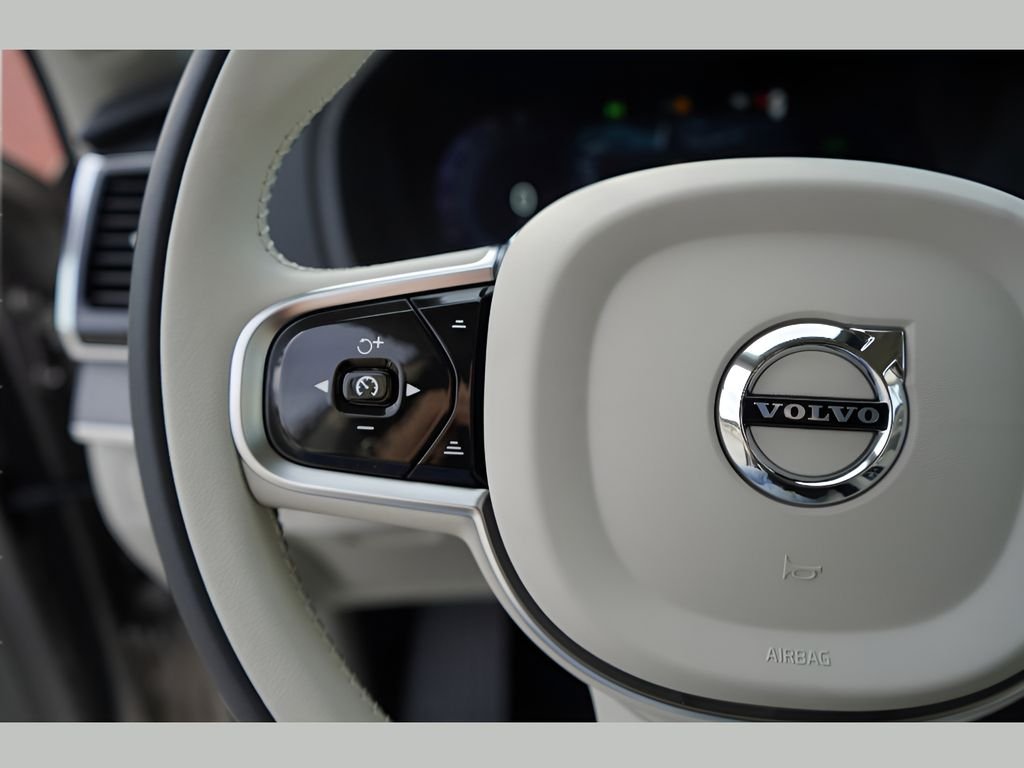 2025 Volvo XC90 Plus - Photo 15