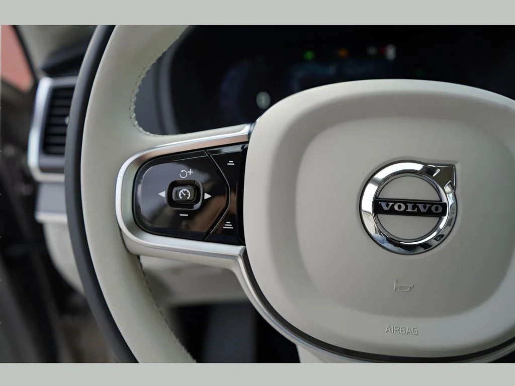 2025 Volvo XC90 Plus - Photo 15