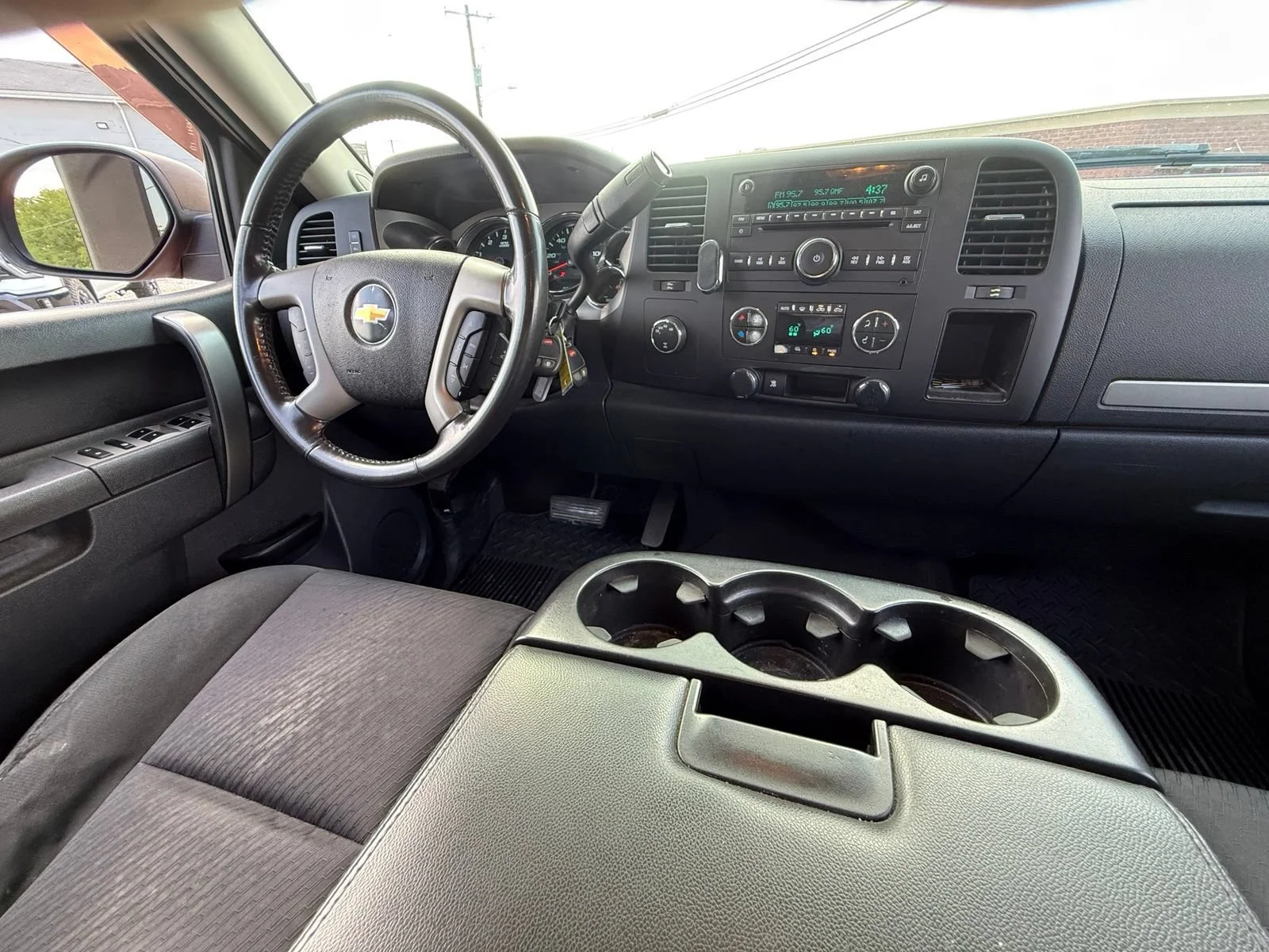 Used 2011 VICTORY RED Chevrolet LT image 3