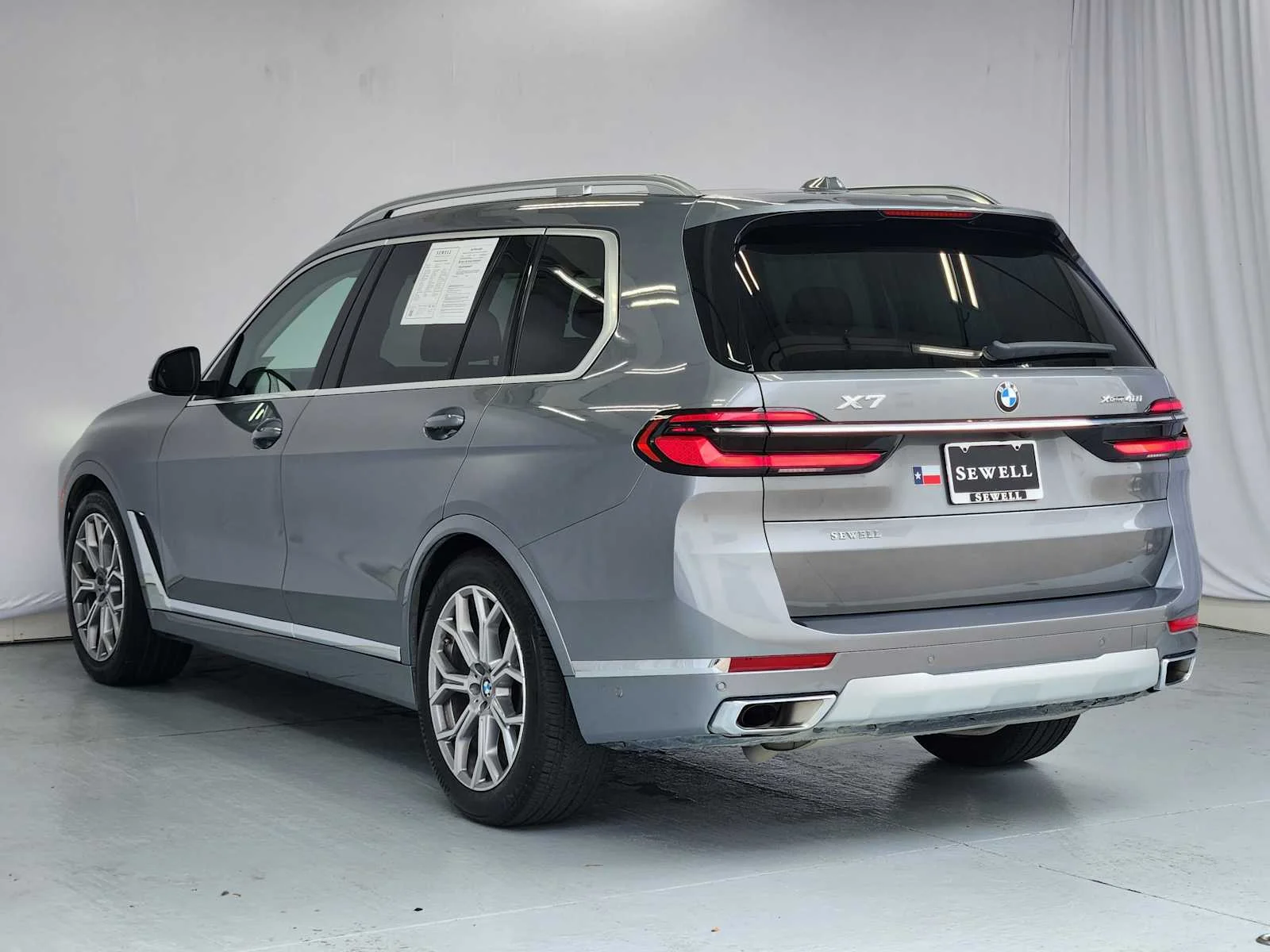 Used 2024 Skyscraper Grey Metallic BMW xDrive40i image 5