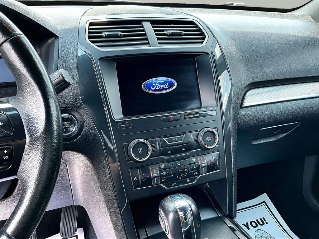 Used 2019 Black Ford XLT image 6