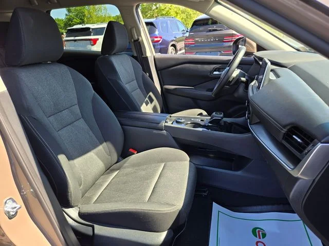 Used 2025 Beige/tan Nissan SV image 21