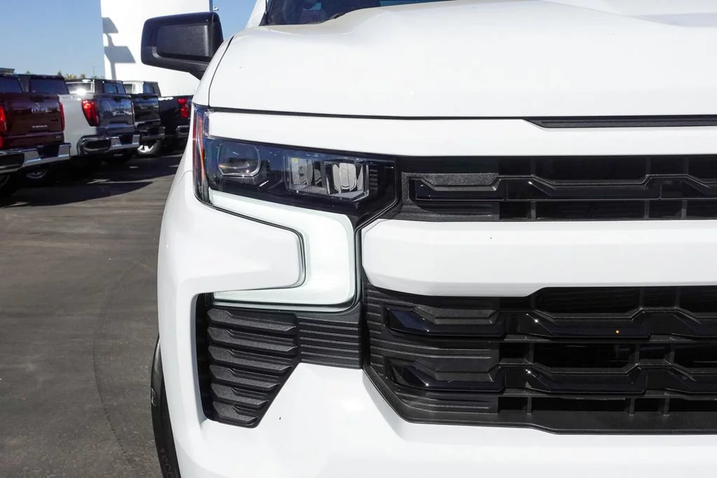Used 2026 Summit White Chevrolet RST image 4