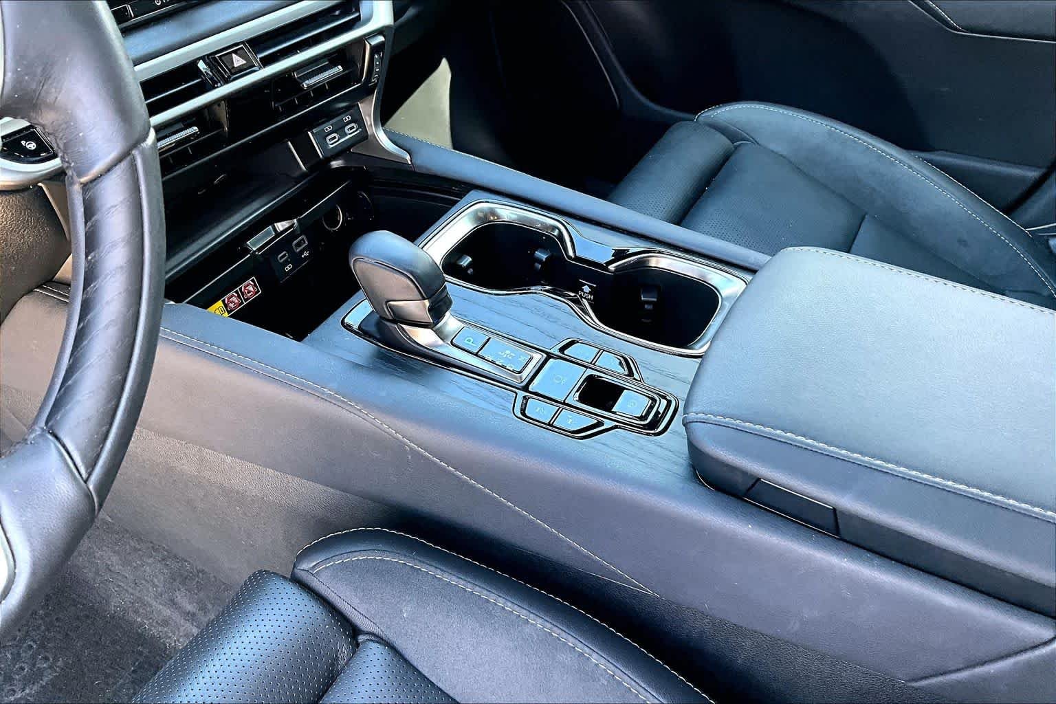 Used 2023 Eminent White Pearl Lexus Luxury image 16