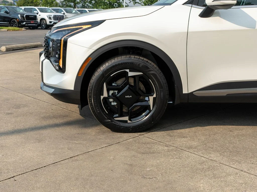 New 2026 Snow White Pearl Kia EX image 26