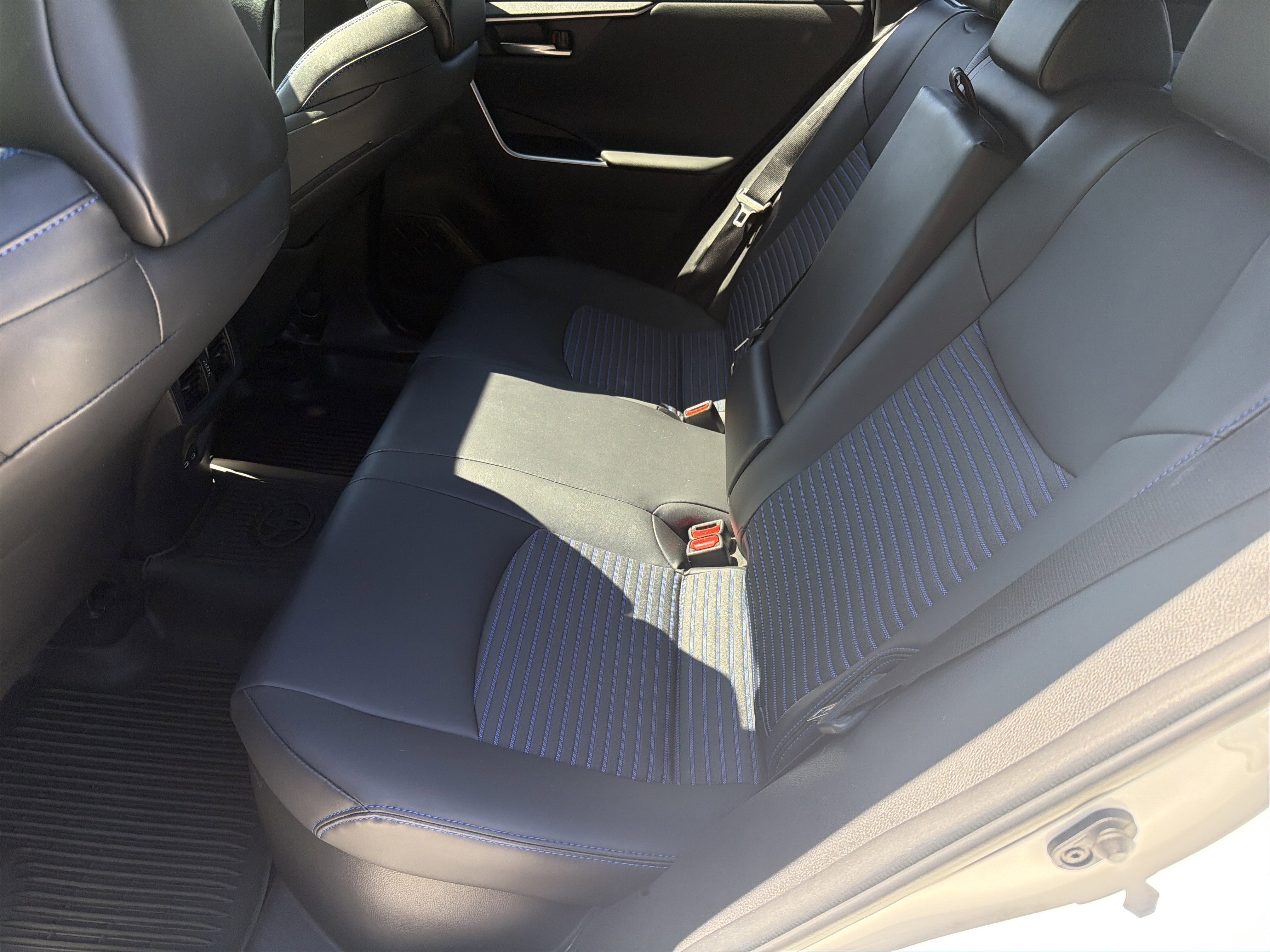 2024 Toyota RAV4 XSE - Photo 20