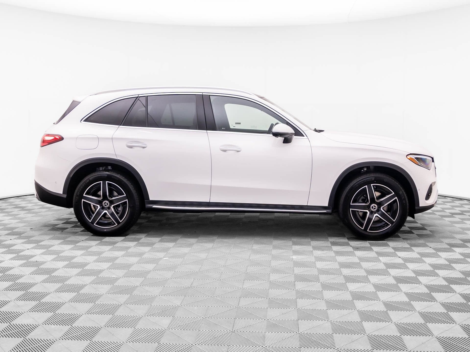 New 2027 Polar White Mercedes-Benz GLC 300 image 50