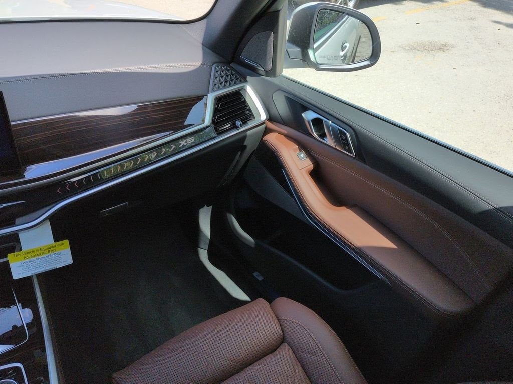 New 2026 Mineral White Metallic BMW xDrive40i image 17
