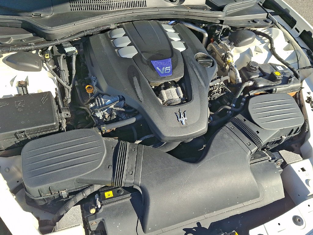 Used 2019 White Maserati S Q4 image 32