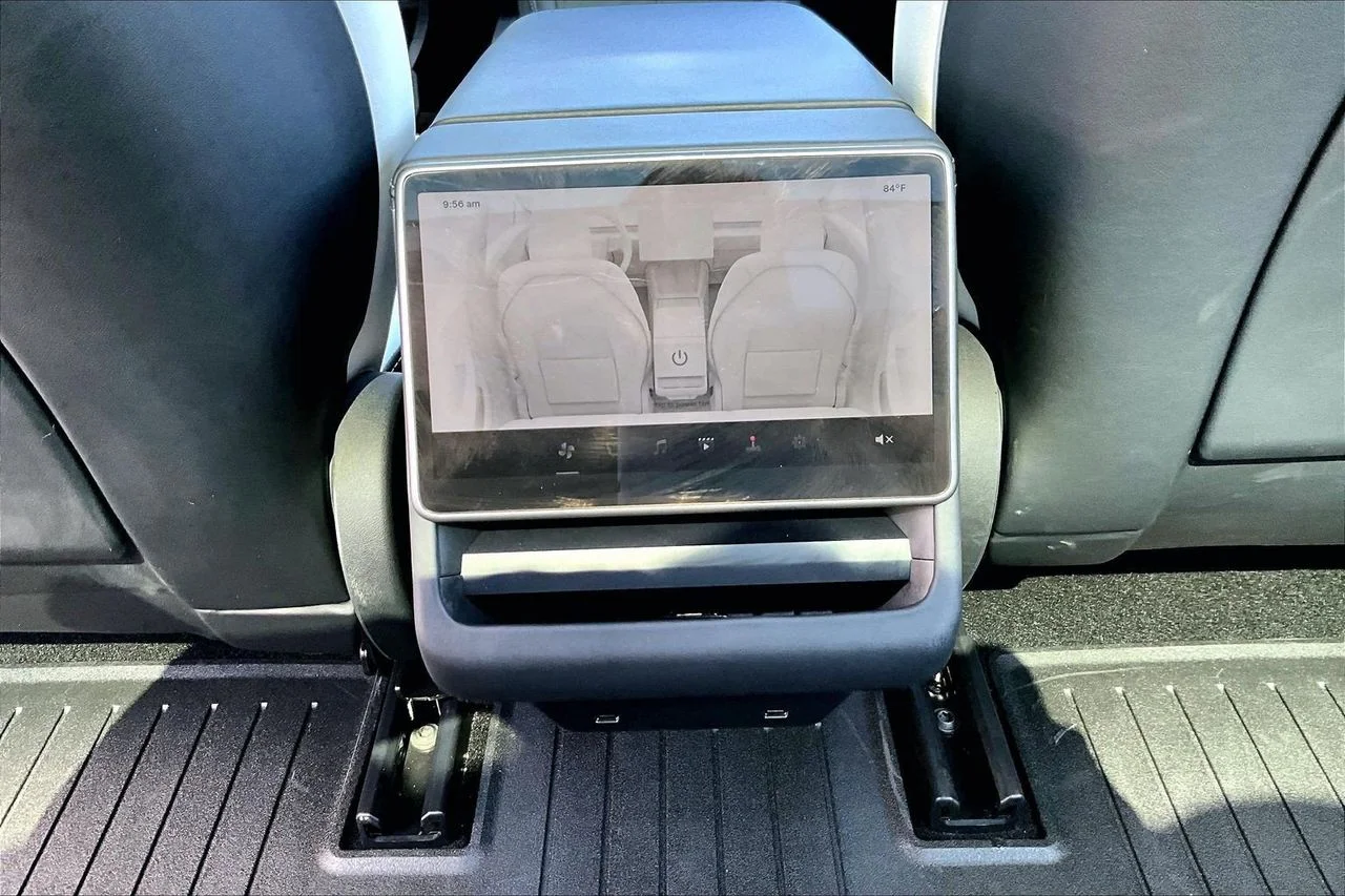Used 2025  Tesla Long Range image 17