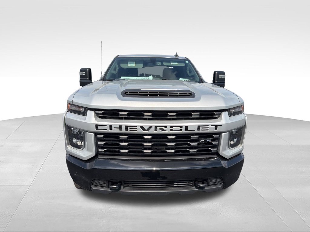 Used 2023 Silver Chevrolet Custom image 8